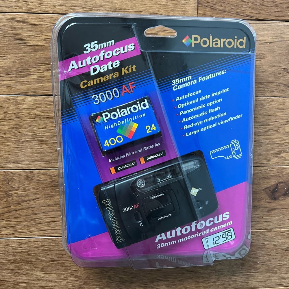 New in Package Vintage Polaroid 35mm Autofocus Date Camera Kit
